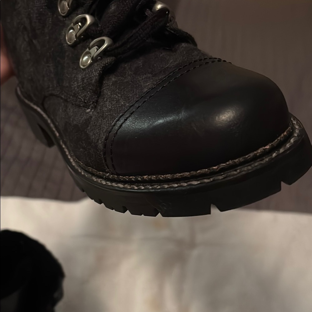 Frye Black Fur-Lined Lace-Up Boots 7.5 - Picture 13 of 17